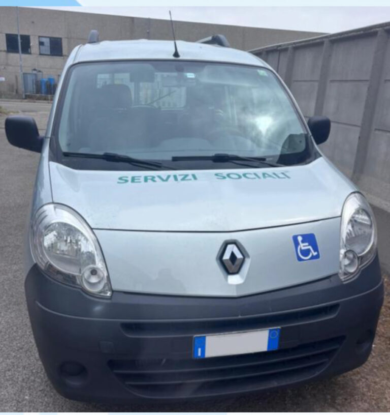 Renault Kangoo usato per trasporto disabili - AUMF 473