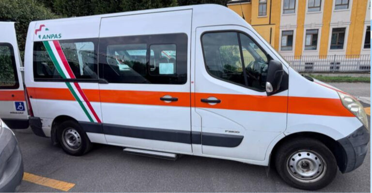 Renault Master usato per trasporto disabili - AUMF 477
